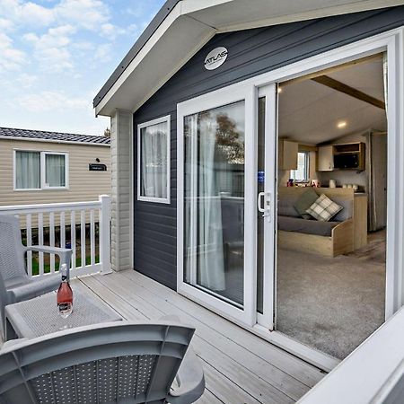 Sea La Vie Lodge, Rockley Park Holiday Park, Poole, Dorset Екстер'єр фото