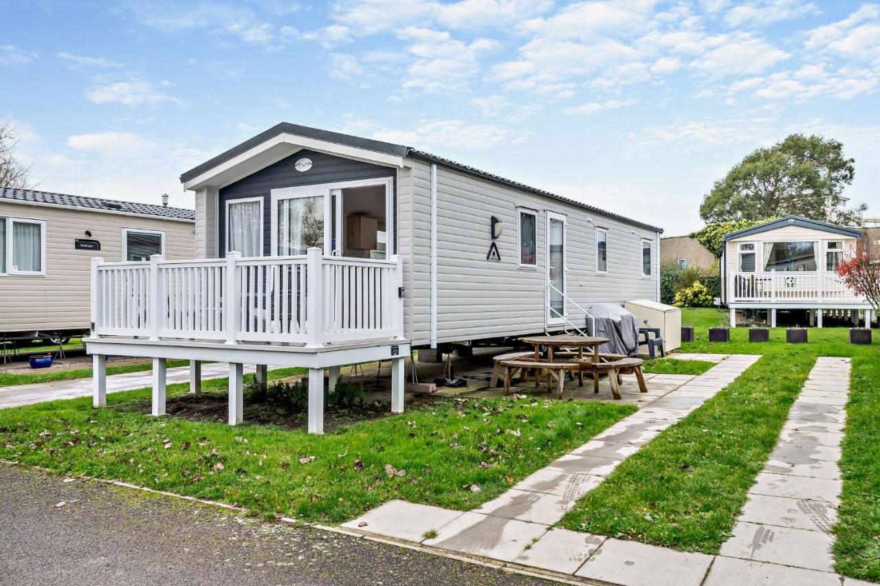 Sea La Vie Lodge, Rockley Park Holiday Park, Poole, Dorset Екстер'єр фото
