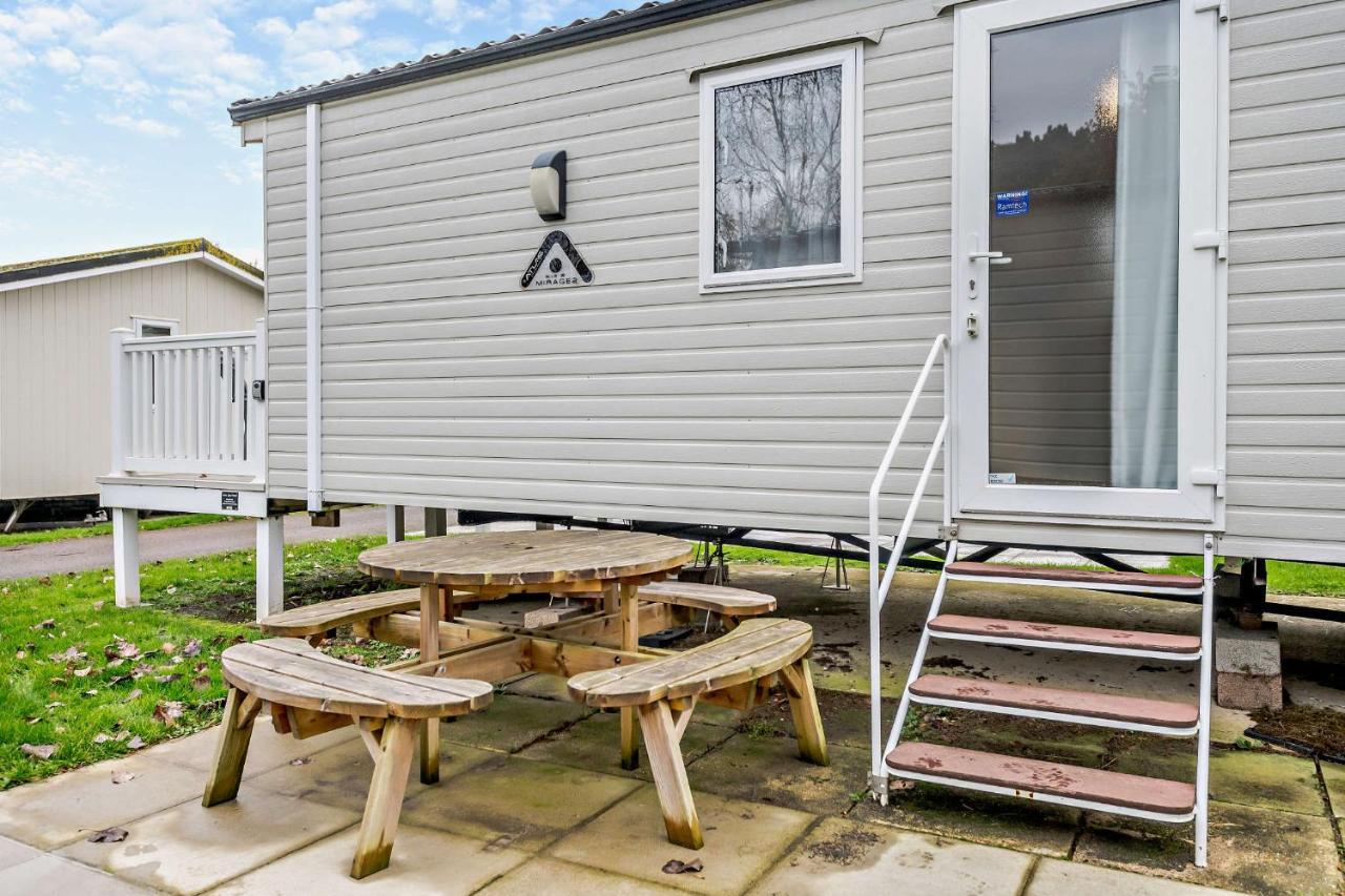 Sea La Vie Lodge, Rockley Park Holiday Park, Poole, Dorset Екстер'єр фото