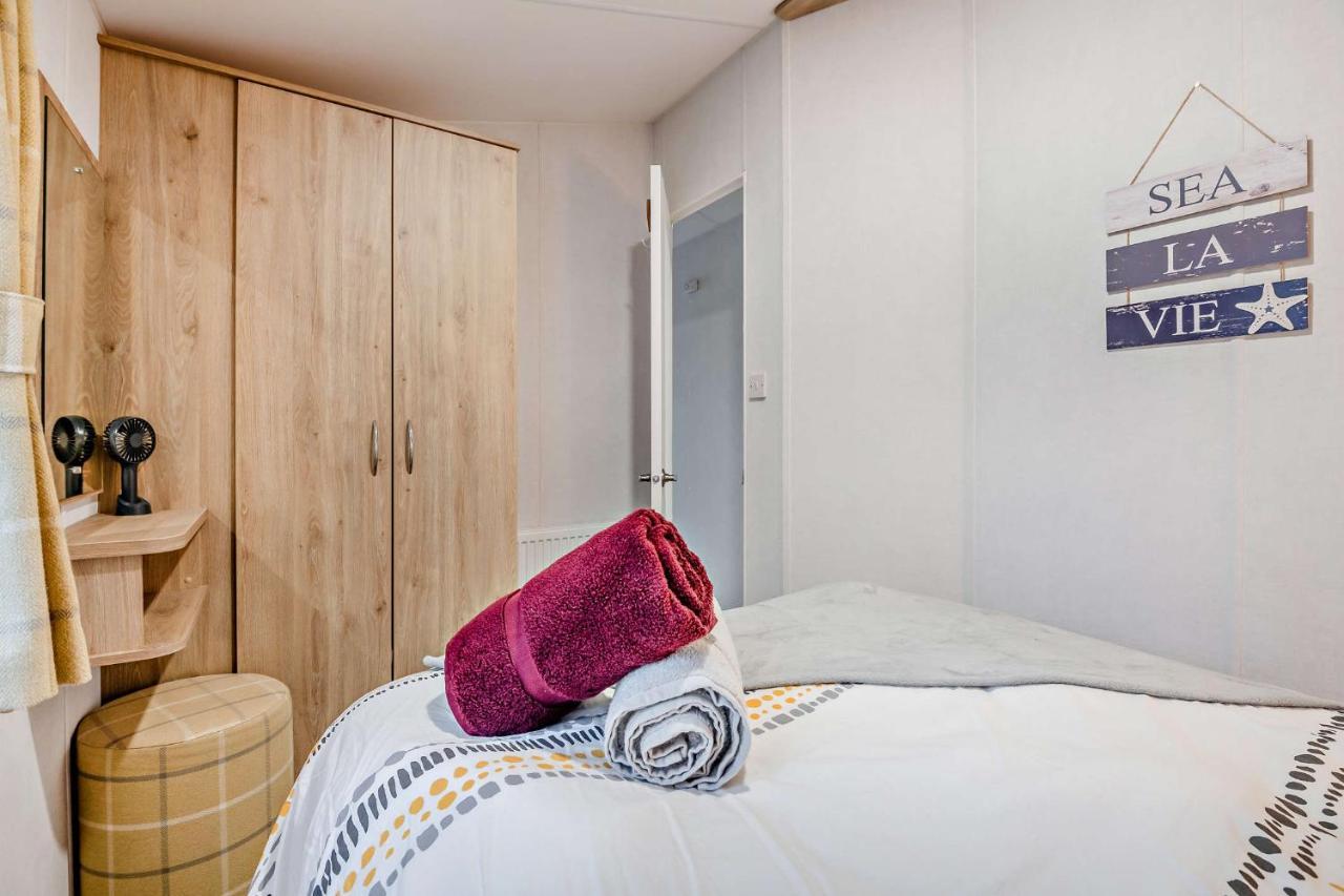 Sea La Vie Lodge, Rockley Park Holiday Park, Poole, Dorset Екстер'єр фото