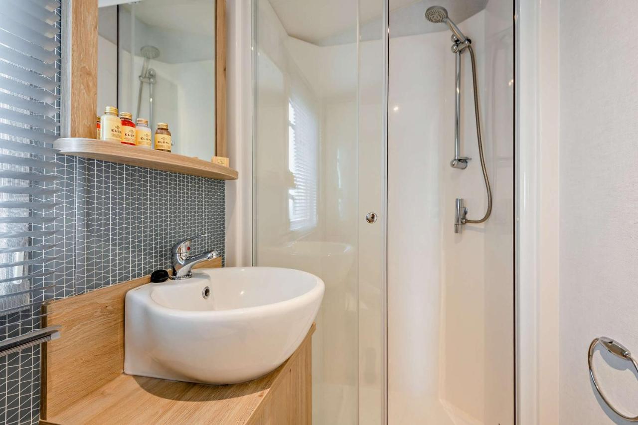 Sea La Vie Lodge, Rockley Park Holiday Park, Poole, Dorset Екстер'єр фото