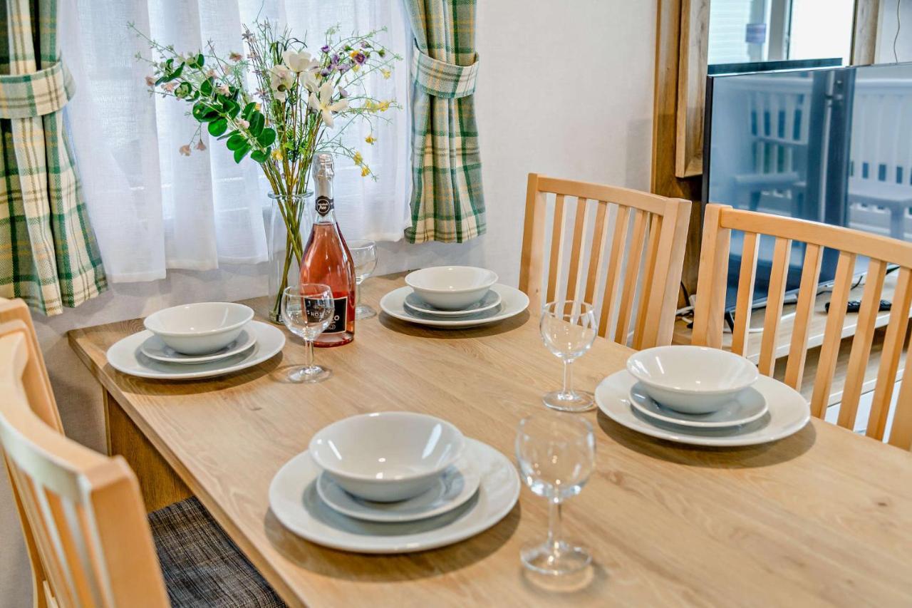 Sea La Vie Lodge, Rockley Park Holiday Park, Poole, Dorset Екстер'єр фото